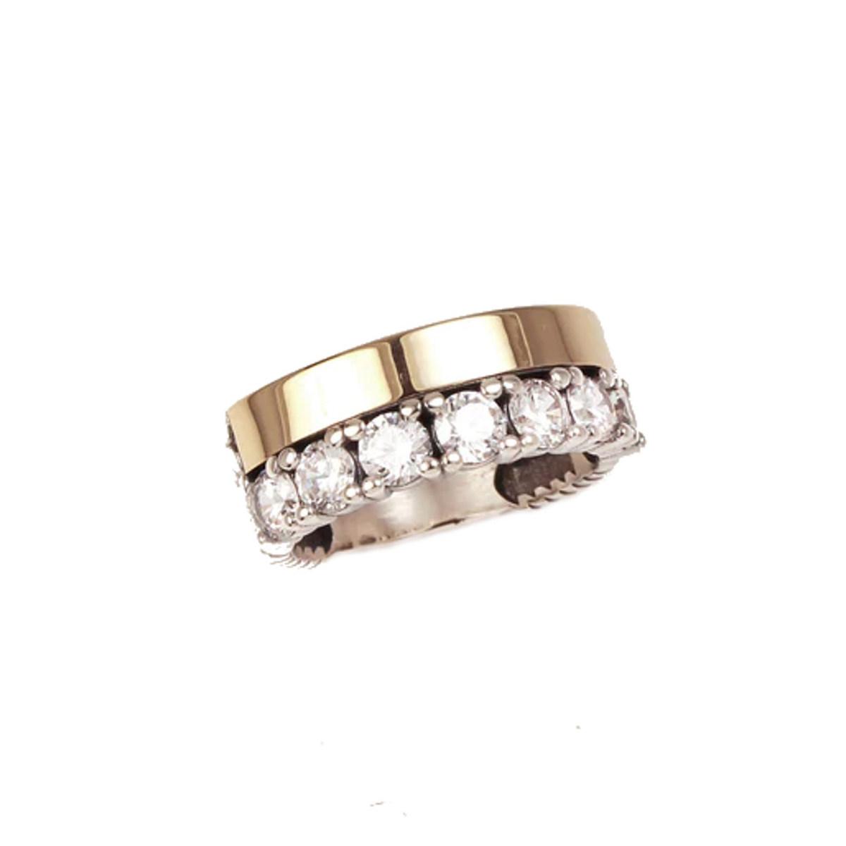 Anillo bicolor con diamantes de laboratorio y acabado elegante